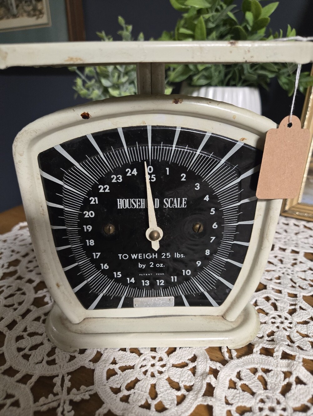 Vintage 25 lb Household Kitchen Scale – Cream & Black